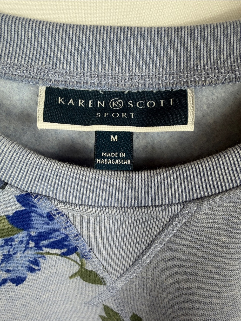 Karen Scott Light Blue Gray Crewneck Sweater with Blue Floral Print. Size M - Picture 2 of 6